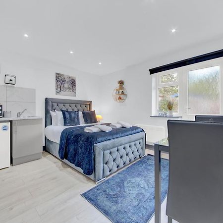 Heathrow Stays - Fawns Manor Hillingdon Exterior photo